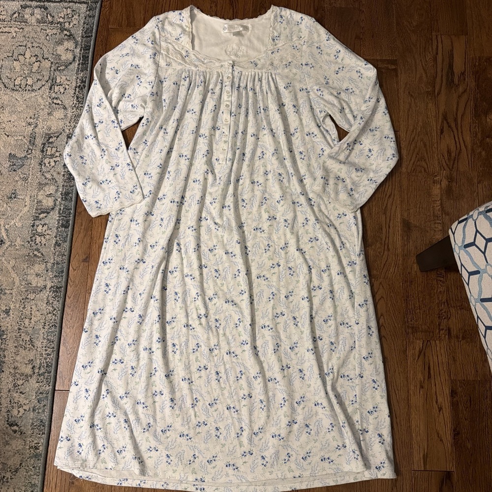 Eileen West Nightgown L White Blue Floral Long Sleeve Cotton Lace Quiet Luxury